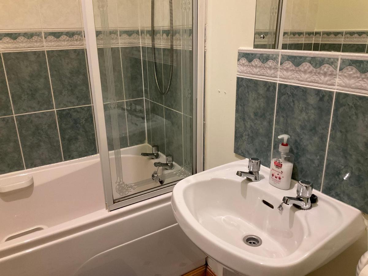 Courtyard Free Parking Apartamento Inverness